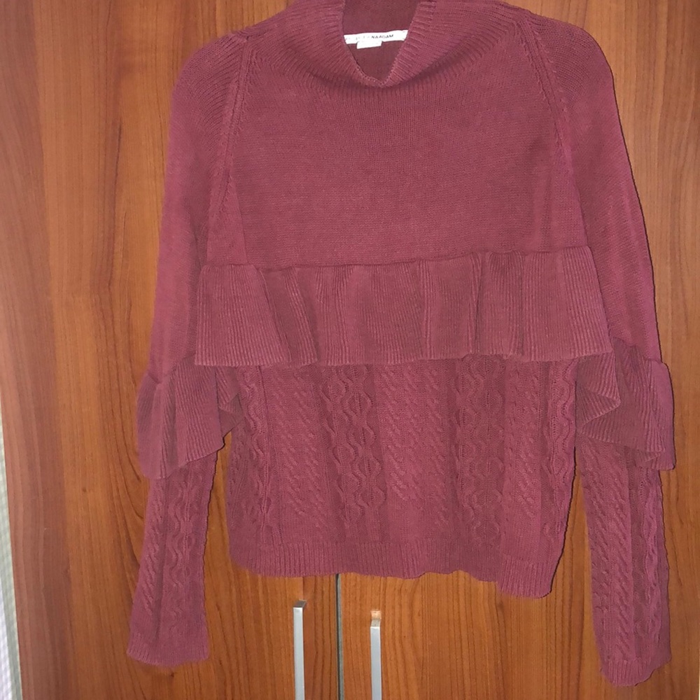 Semi used mock neck sweater top. Great condition. Burgundy color.